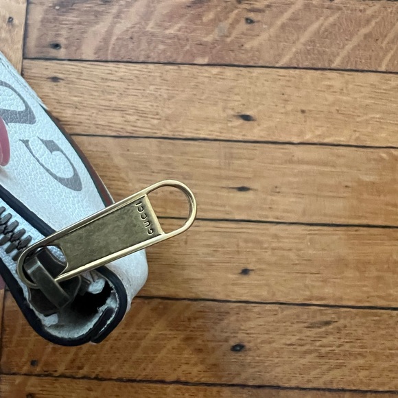 NWT Gucci Logo Pouch $750 - Picture 4 of 6
